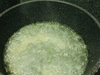 7、鲍鱼海鲜粥,大火烧开