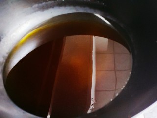 9、爆炒鸡胸肉,锅中倒油