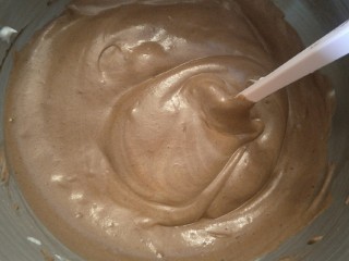 16、十分优秀de巧克力戚风蛋糕,混合均匀