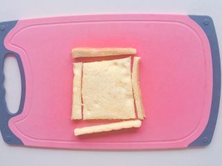 7、#宝宝辅食#苹果派,吐司去除四边