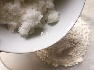 8、蔓越莓马芬  简单到极致的小白蛋糕,细砂糖。