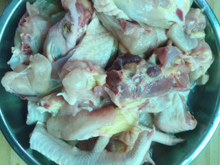 3、炖鸡汤,沥干水分