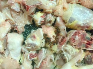 7、炖鸡汤,放花椒粒