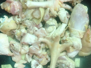 8、炖鸡汤,放黄酒