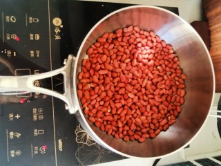 3、黑芝麻坚果酥,花生米无油无水的锅烤熟