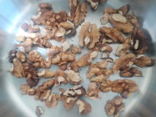 4、黑芝麻坚果酥,核桃烤熟