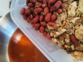 8、黑芝麻坚果酥,所有食材一起到入