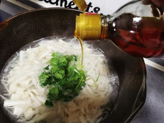 17、白玉菇豆腐汤,少许香油