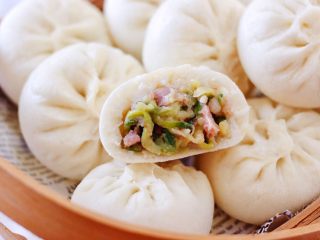 23、西葫芦猪肉发面包,老公一口气吃了6个，还说没吃够。