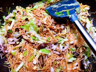 24、福州炒线面,准备出锅,满满的香味