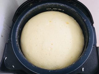 14、电饭煲蛋糕,新鲜出炉。