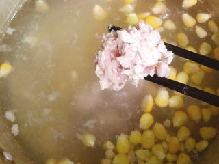 9、玉米肉末粥,放入多好的肉末