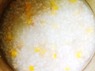 15、玉米肉末粥,小火煮开5分钟即可。