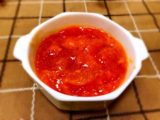 2、柿子饼,去除柿子皮和核，取柿子肉150克