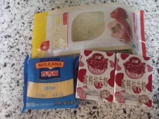 1、宝宝无糖奶酪棒,准备好所用食材