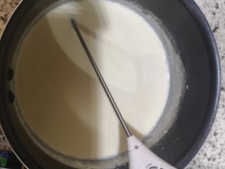 11、宝宝无糖奶酪棒,关火后放凉温度到70℃~80℃左右