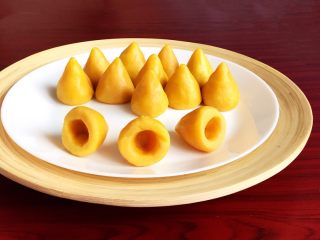 19、宝宝健康食谱  黄金小窝头,小巧精致的黄金小窝头口感松软，营养丰富~