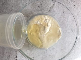 5、千层紫薯酥,再加入食用油