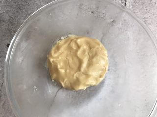 8、千层紫薯酥,揉成面团