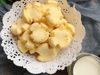 14、玛格丽特,简单吧？酥得掉渣渣的玛格丽特就大功告成啦！超好吃，感兴趣的小伙伴动手试一下哦！