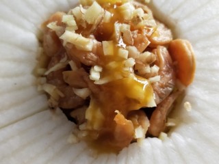 12、蒸蒸日上鲜美虾仁蒸冬瓜,加适量,如图。