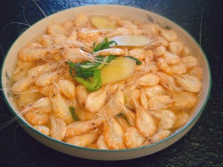 9、太湖三白-盐水白米虾,不放一滴油，一样鲜美好吃，鲜美中还带有一丝甜甜的味道。