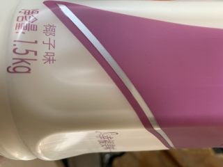 1、椰香戚风,椰奶