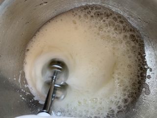 4、椰香戚风,打发