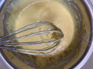 8、椰香戚风,搅拌均匀一字手法