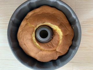 11、椰香戚风,预热180度烤40分钟