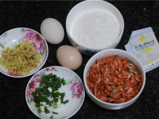 1、虾饼,所有的食材准备好
