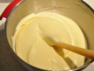 12、日式豆乳盒子蛋糕,以同样的方法混合均匀。