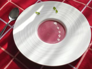 2、少女心（甜菜头奶油浓汤）-甜菜头做法之三,奶油做个拉花，就好了