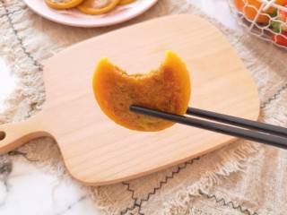17、南瓜糯米饼,咬一口,软糯香甜,太好吃了。