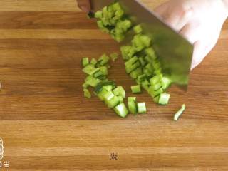 2、24m+松仁玉米,黄瓜切丁~