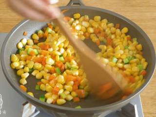 8、24m+松仁玉米,翻炒均匀~