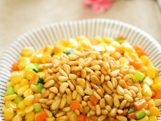 9、24m+松仁玉米,盛出~