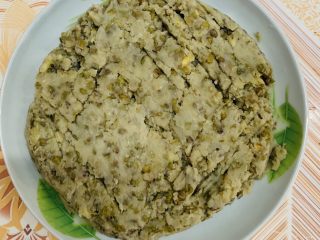 25、自制绿豆沙馅料(不去皮版本),出锅倒入盆里晾凉。