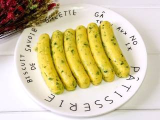 8、银鱼蔬菜蛋肠,稍微晾凉后脱模就可以了。