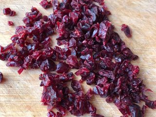 4、雪花酥,蔓越莓稍微切一下