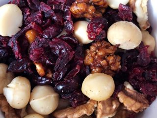 5、雪花酥,混合各色坚果