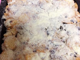 18、雪花酥,表面筛一层奶粉，然后放冰箱冷藏一个小时