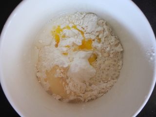 1、????豌豆荚小馒头????,所有材料称量好。