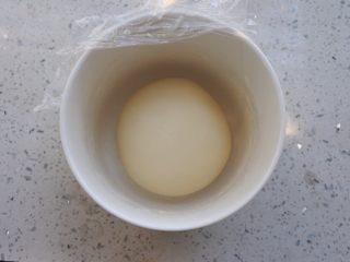 5、????豌豆荚小馒头????,发至两倍大。