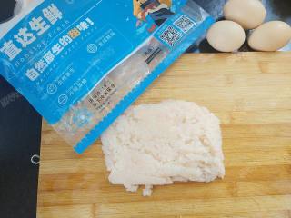 3、磷虾蛋卷,磷虾肉解冻，加入少许盐、姜汁调味