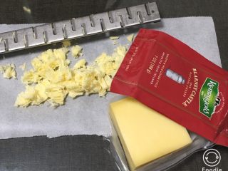 1、喜饼-奶酪味,干奶酪刨丝,变于溶解。