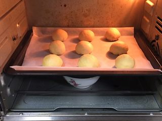 9、喜饼-奶酪味,送入烤箱两次发酵,方法同上也是60分钟。