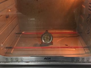 13、喜饼-奶酪味,烤箱事先预热175度10分钟。