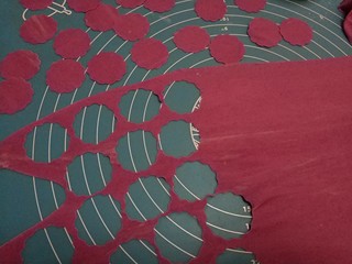 11、五彩缤纷果蔬蝴蝶面&卡通面,用蝴蝶面压花模具(淘宝有卖滴很便宜)，压成一个个小小的花片(晚上灯光有点暗哦)