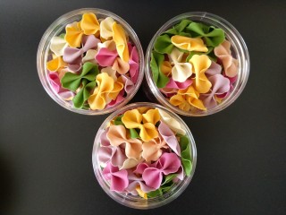 17、五彩缤纷果蔬蝴蝶面&卡通面,用罐子密封起来，冷藏30天，冷冻60天